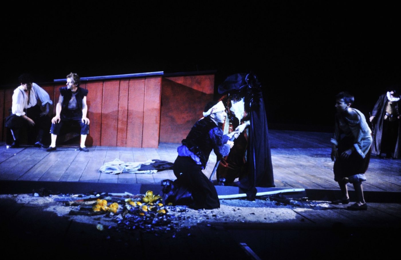 Les Fourberies de Scapin, Jean-Pierre Vincent, lumière Alain Poisson, Avignon 1990 ©Daniel Cande